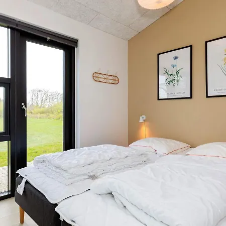 28 Person In L Kken Løkken
