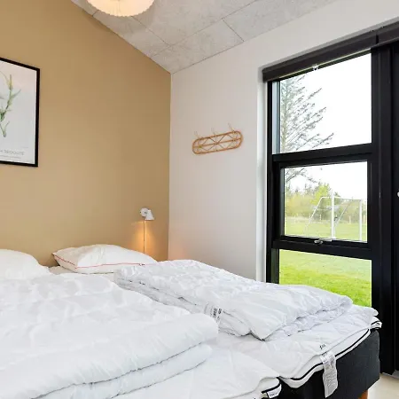 28 Person In L Kken Løkken